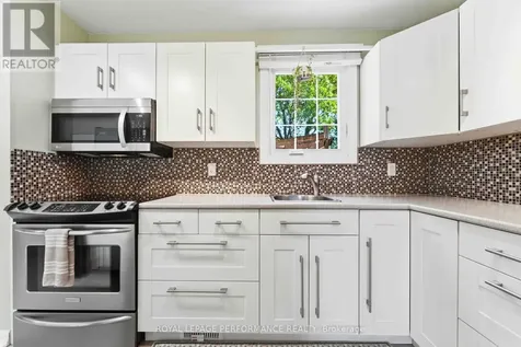 2051 Jasmine Crescent Ottawa ON K1J 7W2