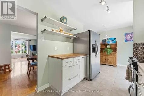 2051 Jasmine Crescent Ottawa ON K1J 7W2