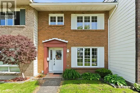 2051 Jasmine Crescent Ottawa ON K1J 7W2
