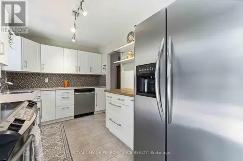 2051 Jasmine Crescent Ottawa ON K1J 7W2
