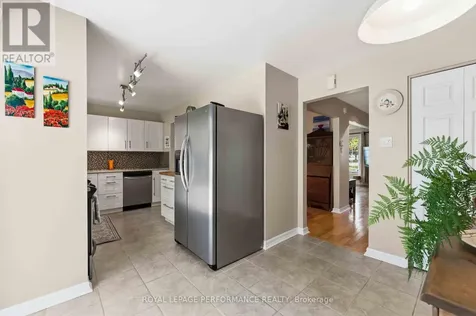 2051 Jasmine Crescent Ottawa ON K1J 7W2