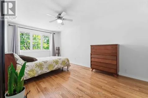 2051 Jasmine Crescent Ottawa ON K1J 7W2