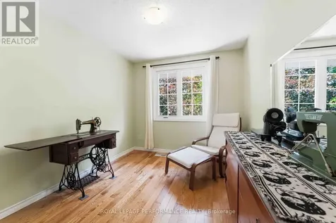 2051 Jasmine Crescent Ottawa ON K1J 7W2