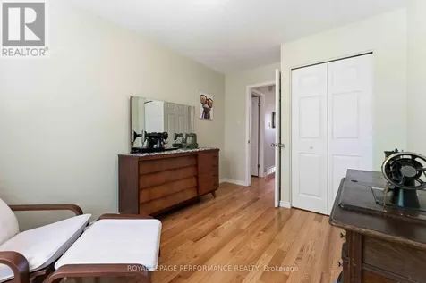 2051 Jasmine Crescent Ottawa ON K1J 7W2