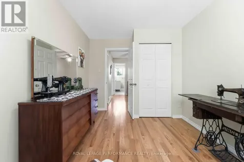 2051 Jasmine Crescent Ottawa ON K1J 7W2