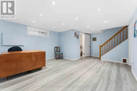 2051 Jasmine Crescent Ottawa ON K1J 7W2