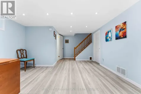 2051 Jasmine Crescent Ottawa ON K1J 7W2
