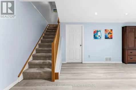 2051 Jasmine Crescent Ottawa ON K1J 7W2