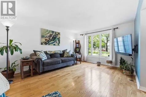 2051 Jasmine Crescent Ottawa ON K1J 7W2