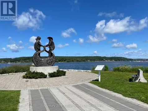 24 Marchand Drive Penetanguishene ON L9M 2J2