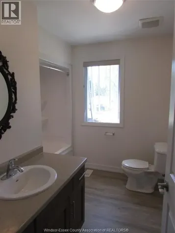 89 Oak Street East Leamington ON N8H 2C7