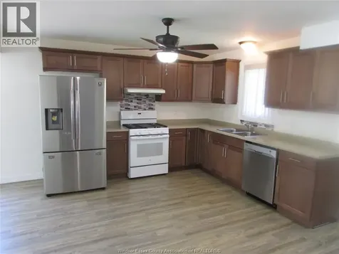 89 Oak Street East Leamington ON N8H 2C7