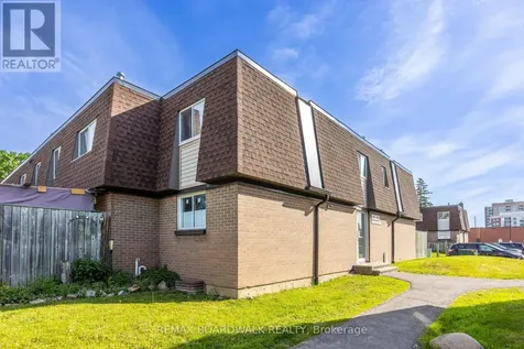 392 Garden Glen Private Ottawa ON K2G 1E4