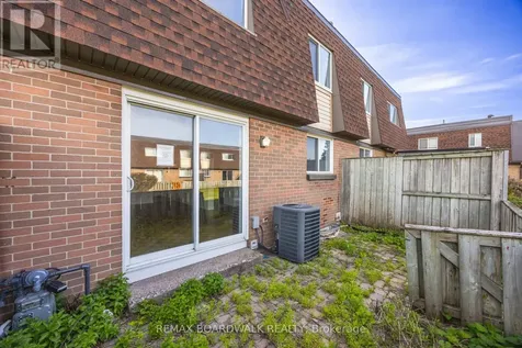 392 Garden Glen Private Ottawa ON K2G 1E4