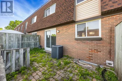 392 Garden Glen Private Ottawa ON K2G 1E4