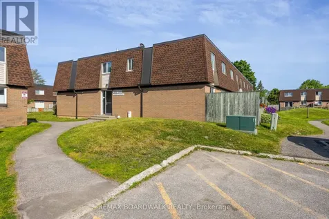 392 Garden Glen Private Ottawa ON K2G 1E4