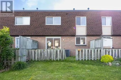 392 Garden Glen Private Ottawa ON K2G 1E4