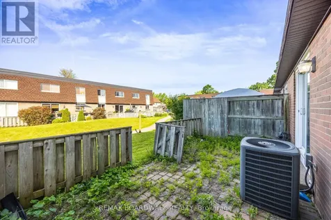 392 Garden Glen Private Ottawa ON K2G 1E4