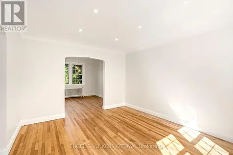 392 Piccadilly Avenue North Ottawa ON K1Y 0H4