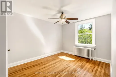 392 Piccadilly Avenue North Ottawa ON K1Y 0H4