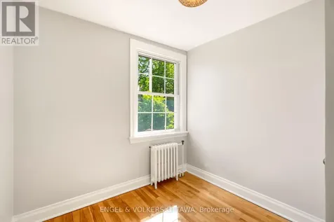 392 Piccadilly Avenue North Ottawa ON K1Y 0H4