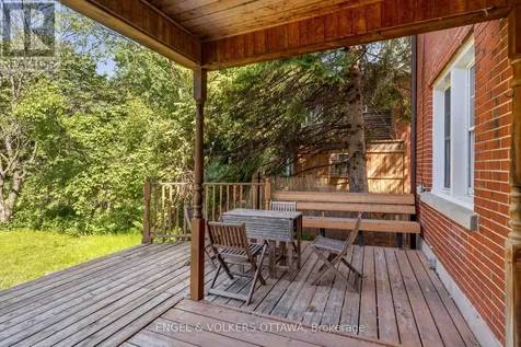 392 Piccadilly Avenue North Ottawa ON K1Y 0H4