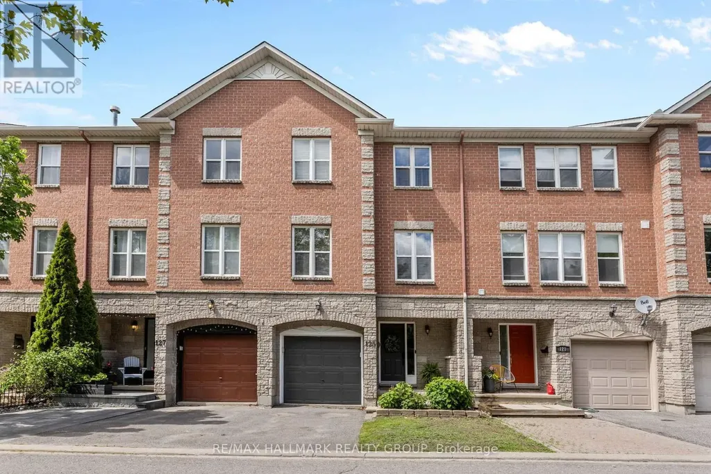 125 Arcola Private Ottawa ON K1K 4W9