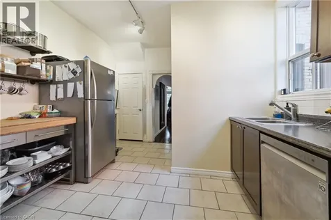 28 St Matthews Avenue Hamilton ON L8L 5P3