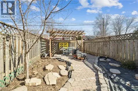28 St Matthews Avenue Hamilton ON L8L 5P3