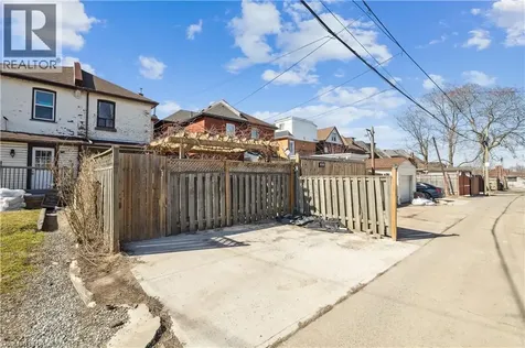 28 St Matthews Avenue Hamilton ON L8L 5P3