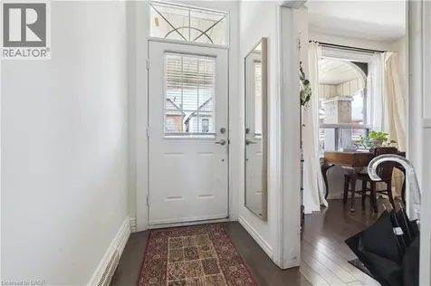 28 St Matthews Avenue Hamilton ON L8L 5P3