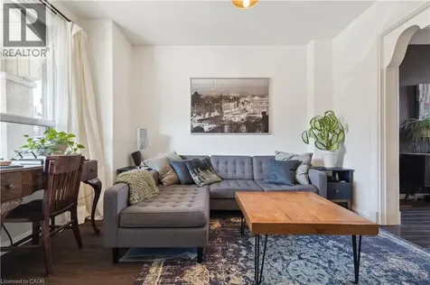 28 St Matthews Avenue Hamilton ON L8L 5P3