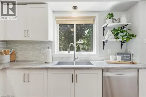 2418 Butternut Crescent Burlington ON L7M 3L3