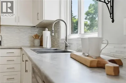 2418 Butternut Crescent Burlington ON L7M 3L3
