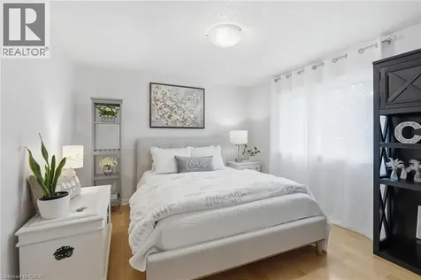 2418 Butternut Crescent Burlington ON L7M 3L3