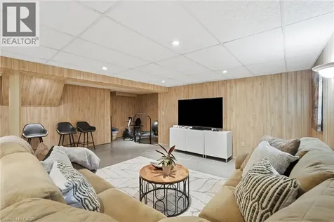 2418 Butternut Crescent Burlington ON L7M 3L3