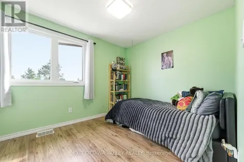 13 Tamarack Street Deep River ON K0J 1P0