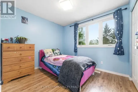 13 Tamarack Street Deep River ON K0J 1P0