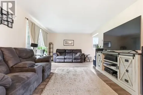 13 Tamarack Street Deep River ON K0J 1P0