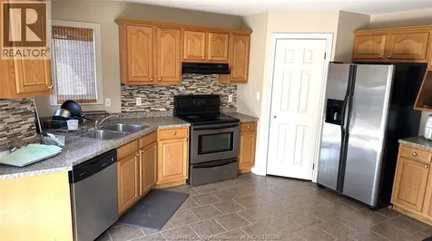 4671 Unicorn Avenue Windsor ON N9G 3E3