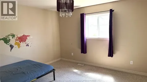 4671 Unicorn Avenue Windsor ON N9G 3E3