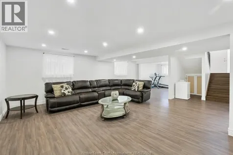 208 Clarke Amherstburg ON N9V 0G6