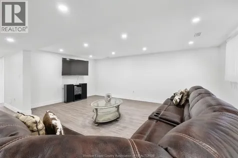 208 Clarke Amherstburg ON N9V 0G6