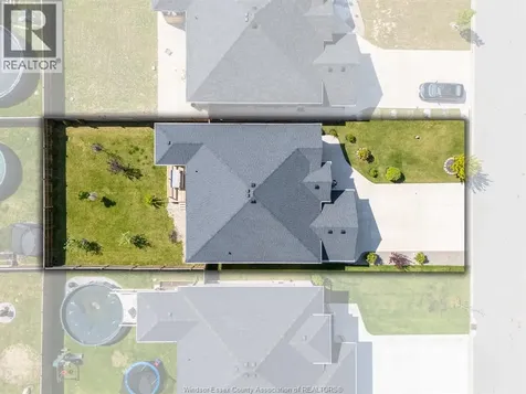 208 Clarke Amherstburg ON N9V 0G6