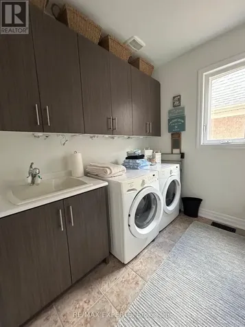 77 Robert Berry Crescent King (king City) ON L7B 0M6