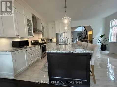 77 Robert Berry Crescent King (king City) ON L7B 0M6