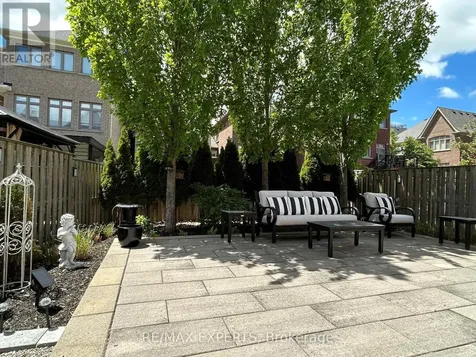 77 Robert Berry Crescent King (king City) ON L7B 0M6