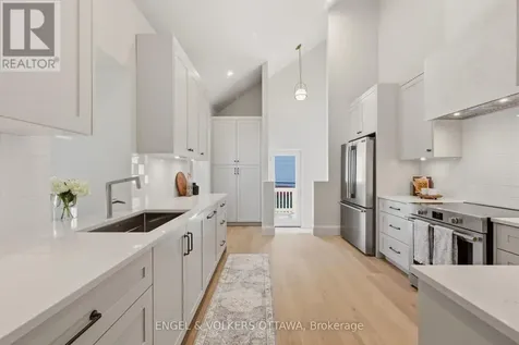 35 Mackay Street Ottawa ON K1M 2B2
