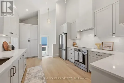 35 Mackay Street Ottawa ON K1M 2B2