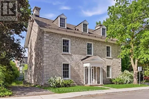 35 Mackay Street Ottawa ON K1M 2B2